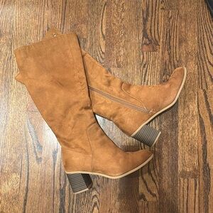 Universal Thread Size 7 suede tall boots